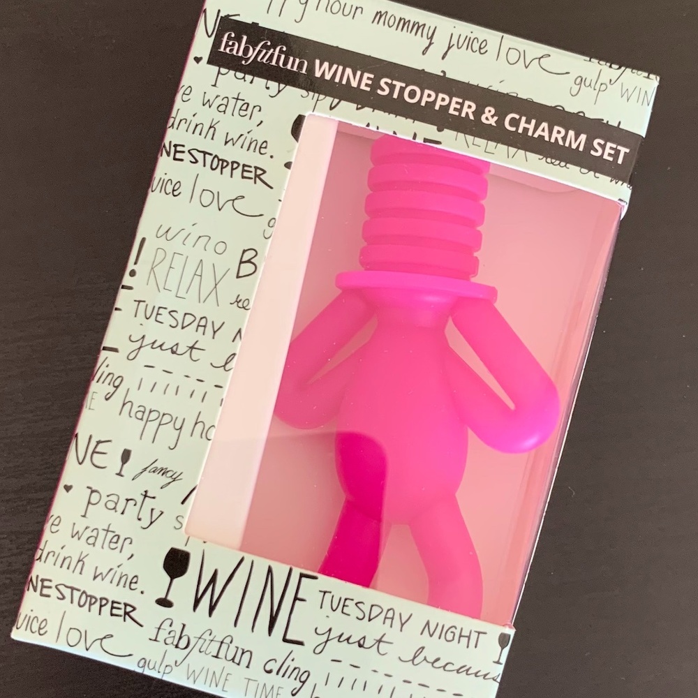 FabFitFun Wine Stopper and Charm Set